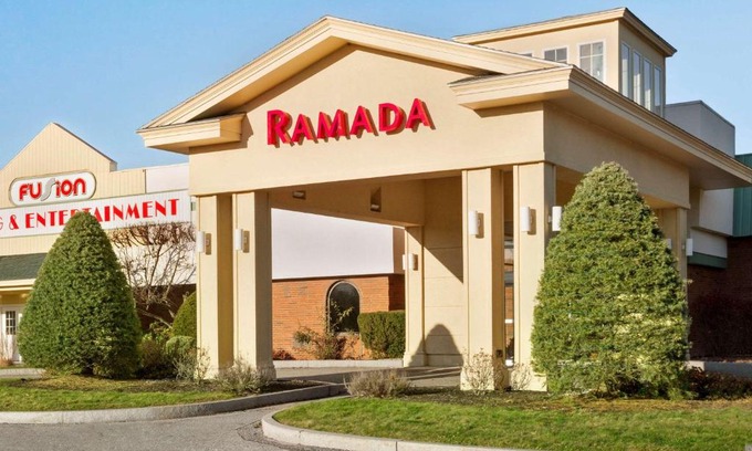 Lewiston Hotel | Ramada Hotel & Conference Center by Wyndham Lewiston