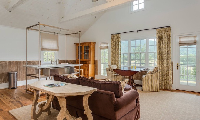 Greenwood House | Ramsay Estate Carriage House – Luxury Retreat with Mountain Views