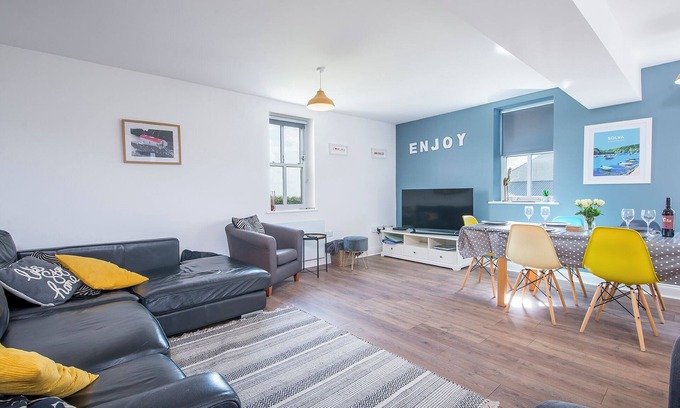 Solva Cottage | Ramsey View, Holiday property Llanunwas, Solva, Sleeps 6, 3 bedrooms, bathrooms