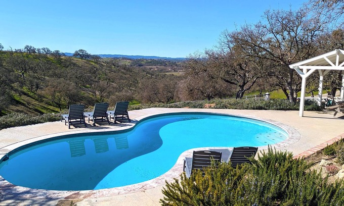Paso Robles House | Ranch House Estate - Luxurious ranch house, vineyard views, pool, tennis, 4 bedrooms, 2.5 baths