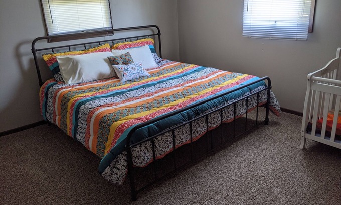 Inavale House | Ranch house/hunting lodge for the whole family close to lake, river & hunting