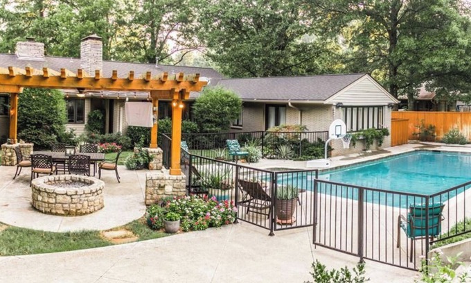 Tulsa House | Ranch Style Pool House- 2 miles to The PGA Championships