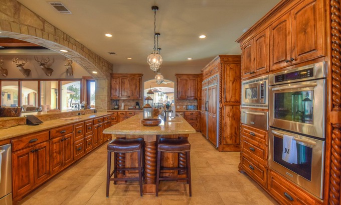 Burnet House | Ranching luxury in the heart of the Texas Hill Country. Rent a ranch.