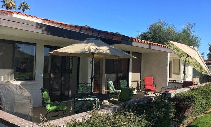 Rancho Mirage Condo | RANCHO LAS PALMAS RESORT-FAIRWAY VIEWS, LIGHT OPEN FLOOR PLAN UNIT, SOUTH FACING