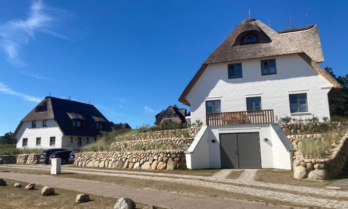 Rantum Apartment | Rantum Dorf - Ferienappartments im Reetdachhaus 3 & 4
