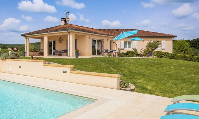 Saint-Rabier House | Raphaelle, spacious villa with private pool and studio