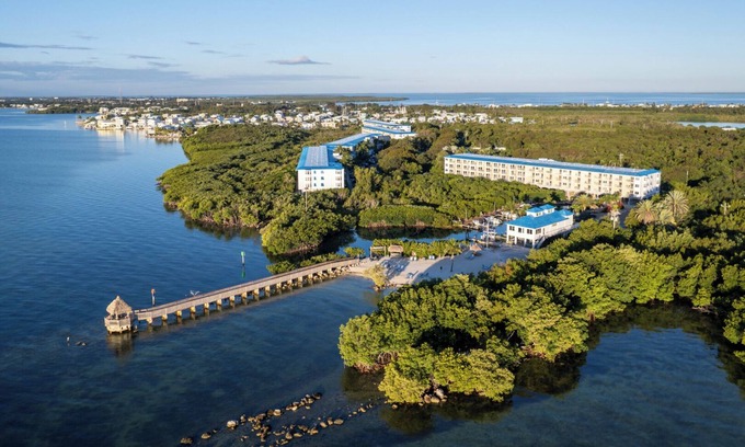 Tavernier Apartment | Rare Find! 4 Family-Friendly Suites to Enjoy with Fully-Equipped Kitchen, Pool!