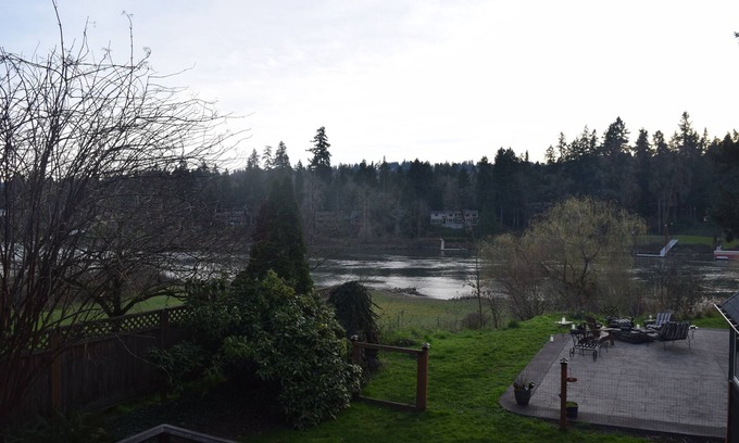 Concord House | Rare Riverside Retreat