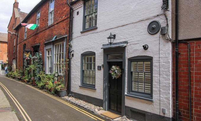 Ludwel Cottage | RAVEN LANE RETREAT, family friendly, with a garden in Ludlow