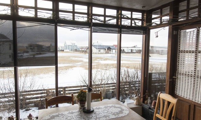 Keflavik Bed & Breakfast | Raven's Bed and Breakfast