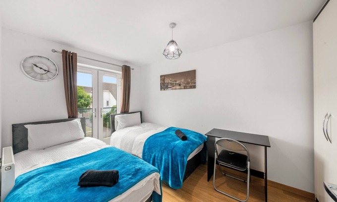 Reading City Centre House | Reading Centre serviced accommodation-Corporate Business Families-Parking