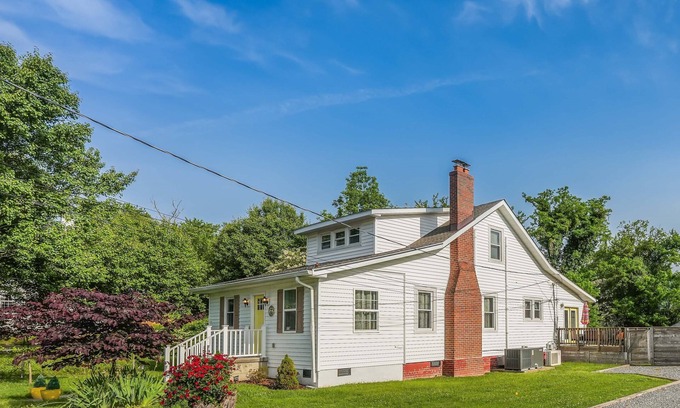 Issue House | Recently Renovated 4BR 3BA Home