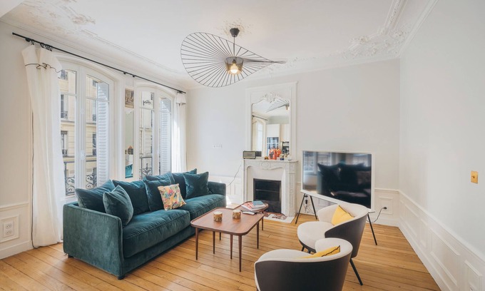Faubourg Saint-Germain Apartment | RECENTLY RENOVATED LUXURY 2 BR 1 MILE FROM EIFFEL TOWER