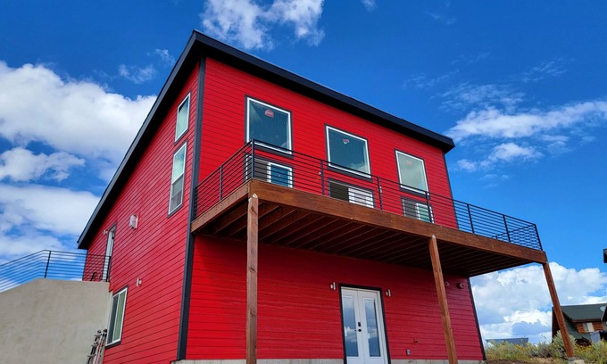 Sweetwater House | RED BARN @ BEAR LAKE - Luxury & Spacious Vacation Retreat & Ideal Beach Access