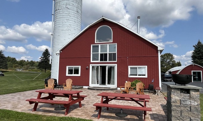 Oneonta House | Red Barn Retreat - Renovated Barn w/huge patio near to CDP