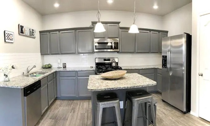 El Paso House | Red Canyon Retreat, @Westside.