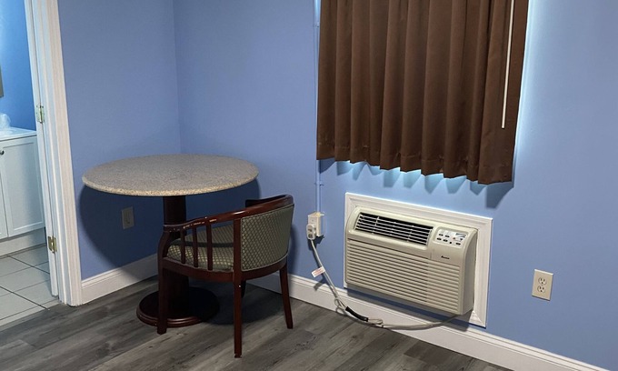 Wrightstown Hotel | Red Carpet Inn and Suites