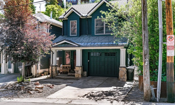 Park City Cabin | Red Hawk by AvantStay | Charming Cabin w/Theatre & Spa 5mins to Deer Valley Mtn