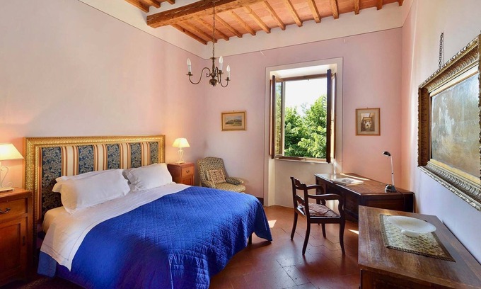 Montepulciano Apartment | Red