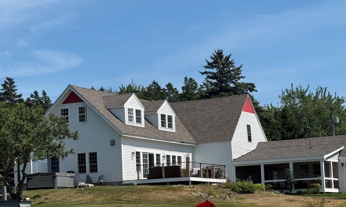 Martinsville Other | Red Peaks – Coastal Getaway for Families & Friends