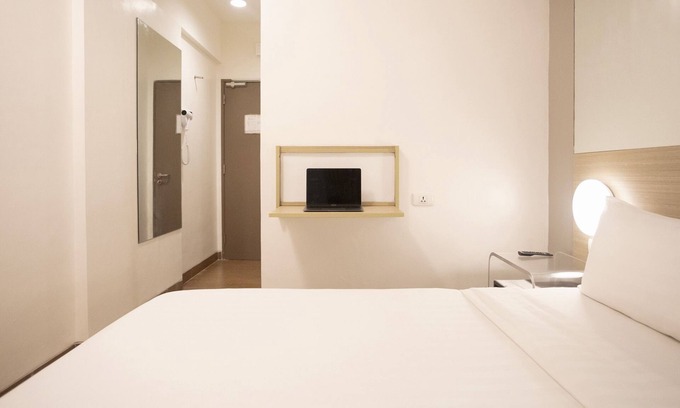 Malabanias Hotel | Red Planet Clark Angeles City