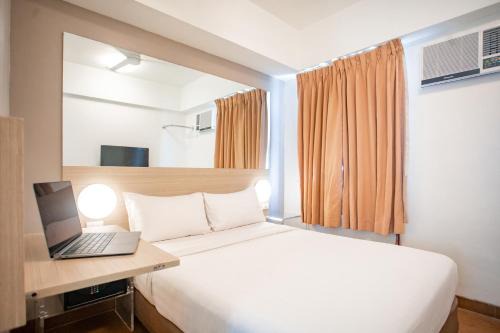 Malabanias Hotel | Red Planet Clark Angeles City