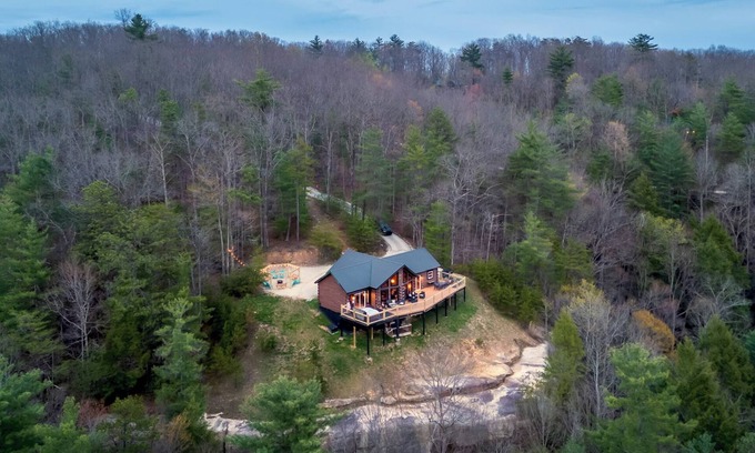 Primrose Cabin | Red River Gorge Cabin with Hot Tub~AMAZING VIEW~Pool Table~Perfect for groups