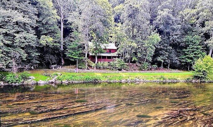 Sparta Cabin | Red River House on the New River.