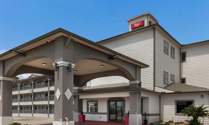 Galveston Hotel | Red Roof Inn PLUS + Galveston - Beachfront
