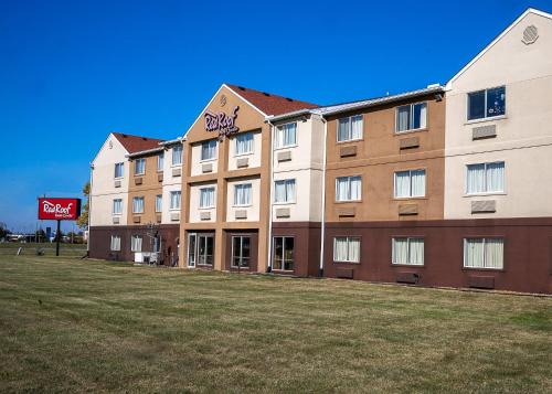 Danville Hotel | Red Roof Inn & Suites Danville, IL
