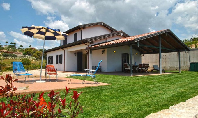 Itri House | RED ROSES appartamento al piano terra in villa