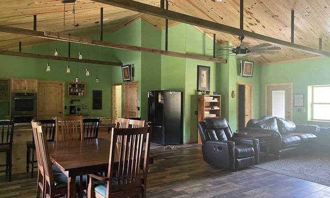 Milo Cabin | Redbud Honey - Country Cabin away from it all