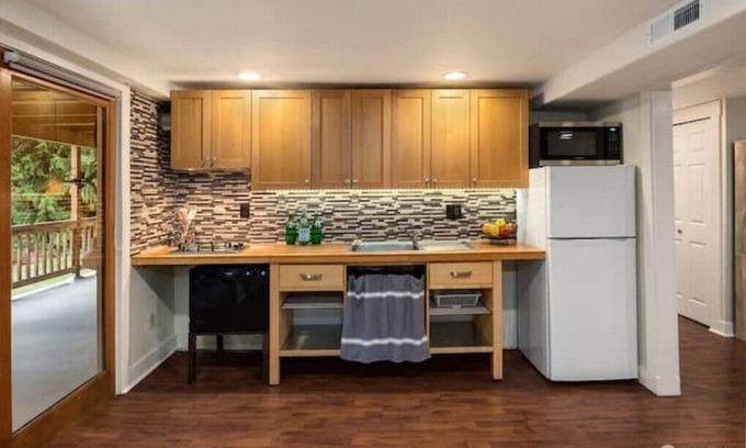 Union Hill-Novelty Hill House | Redmond, 2 Bedroom with Trickling Sound of Creek!n