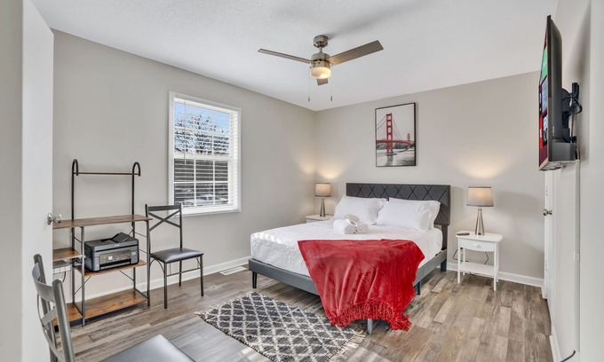 Clarksville House | RedRanch-300mbps WiFi-WorkSpace