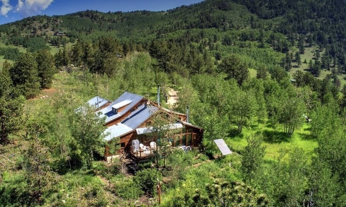 Idaho Springs Apartment | Redtail Retreat - The Studio - Get off the Grid!