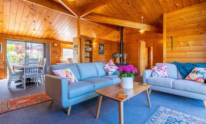 Lynmore House | Redwoods Mountain Bike Inn - 3 Bedroom, 2 Bathrooms Close to the Forest