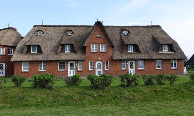 Norderhafen House | Reetdachhaus Deichkrone