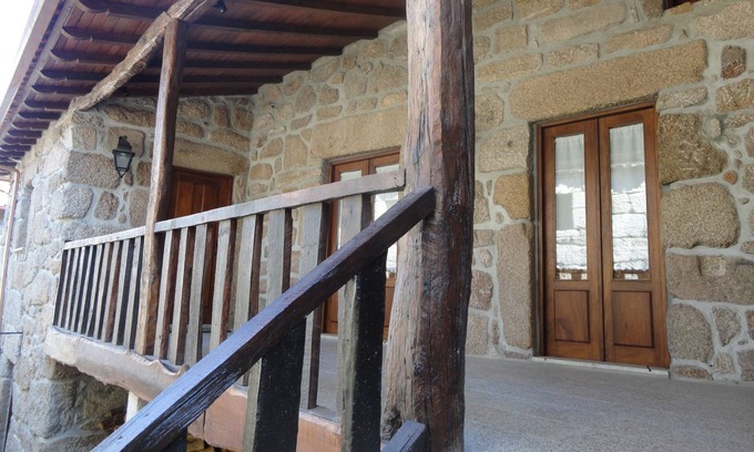 Campo de Gerez House | Refúgio da Geira - Holiday Home in Gerês for up to 7 people