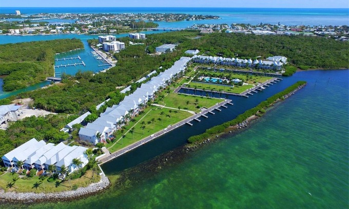 Marathon Villa | Refreshed & Elevated Indigo Reef Luxury Villa 15, 3BR, 2 1/2 BA with Boat Slip