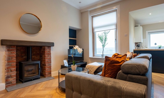 Shotts Apartment | Refreshing Modern Apartment in Shotts