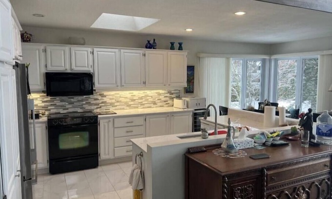 Outremont Cottage | Refuge en Bord de l'Eau : Évasion Naturelle au Charme Intemporel