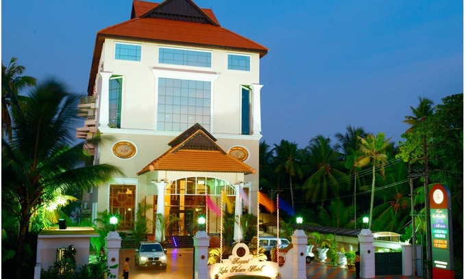 Chavara Hotel | Regant Lake Palace