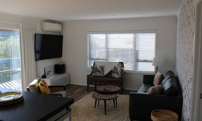 Maraetai House | Relax and enjoy your time with us at our modern Maraetai Beach house