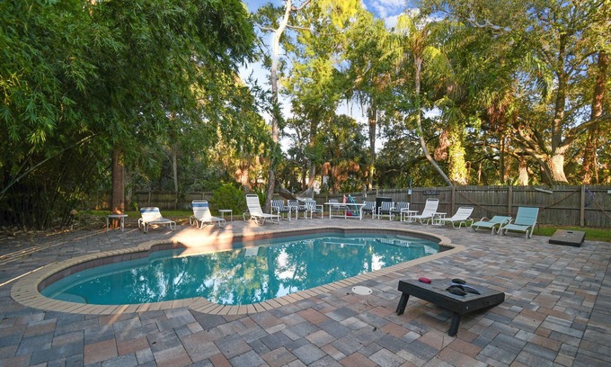 Town 'n' Country House | Relax and Enjoy your Visit to Tampa in the Tropical Pool House!