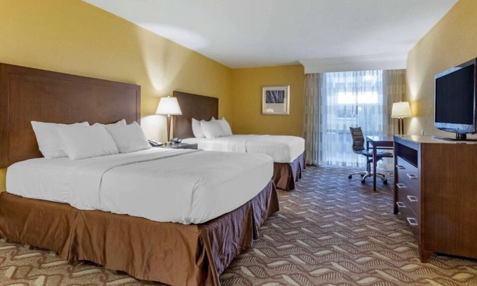 Roswell House | Relax and Recharge! 2 Comfortable Units, Free Breakfast, Free Parking