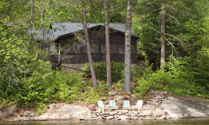 Minden Hills Cottage | Relax and rejuvenate in this delightful retreat, where rustic meets modern.