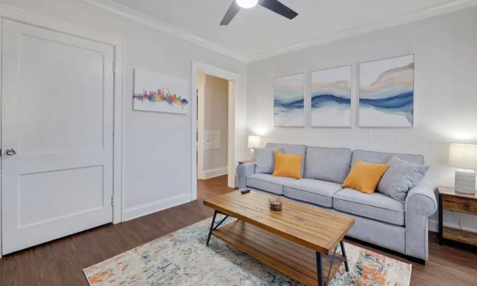 St. Louis Apartment | Relax and unwind. Great 4 longer stays