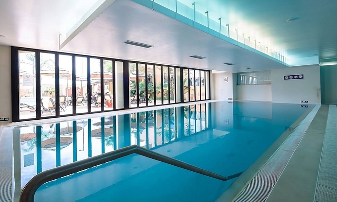 Praia da Luz Hotel | Relax and Unwind! Modern 1BR Unit with Kitchen, Free Parking, 3 Onsite Pool!