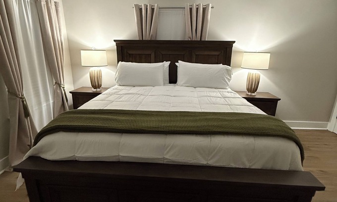 Baton Rouge House | Relax at Cricket & Clover Retreat Near SU, LSU, Airport, Downtown, WiFi & AC