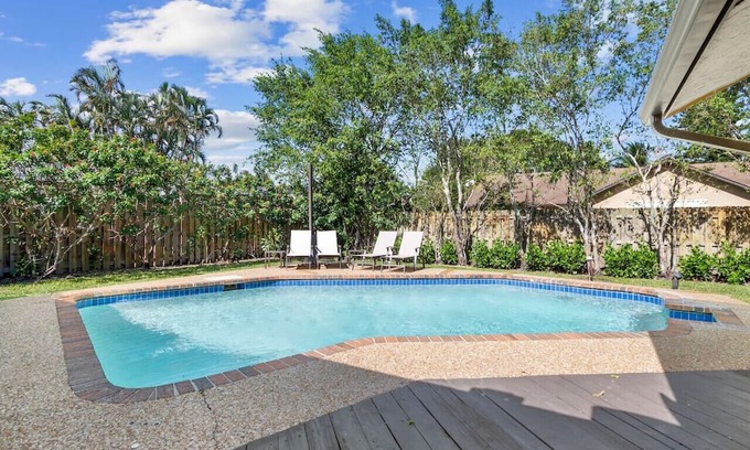 Tropic Palms House | Relax - Atlantic Ave | Heated Salt Pool | New AC